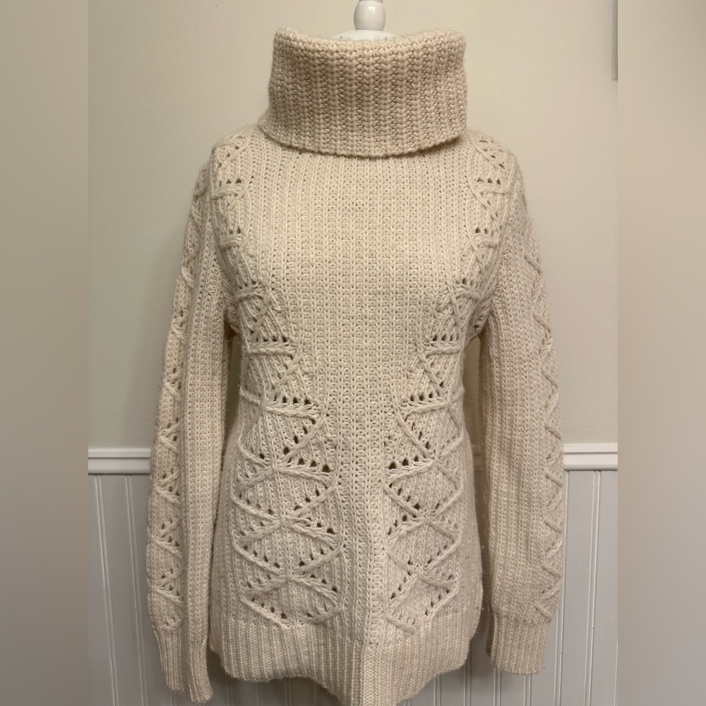 Banana Republic; Size: M; Color: Ivory/Cream
